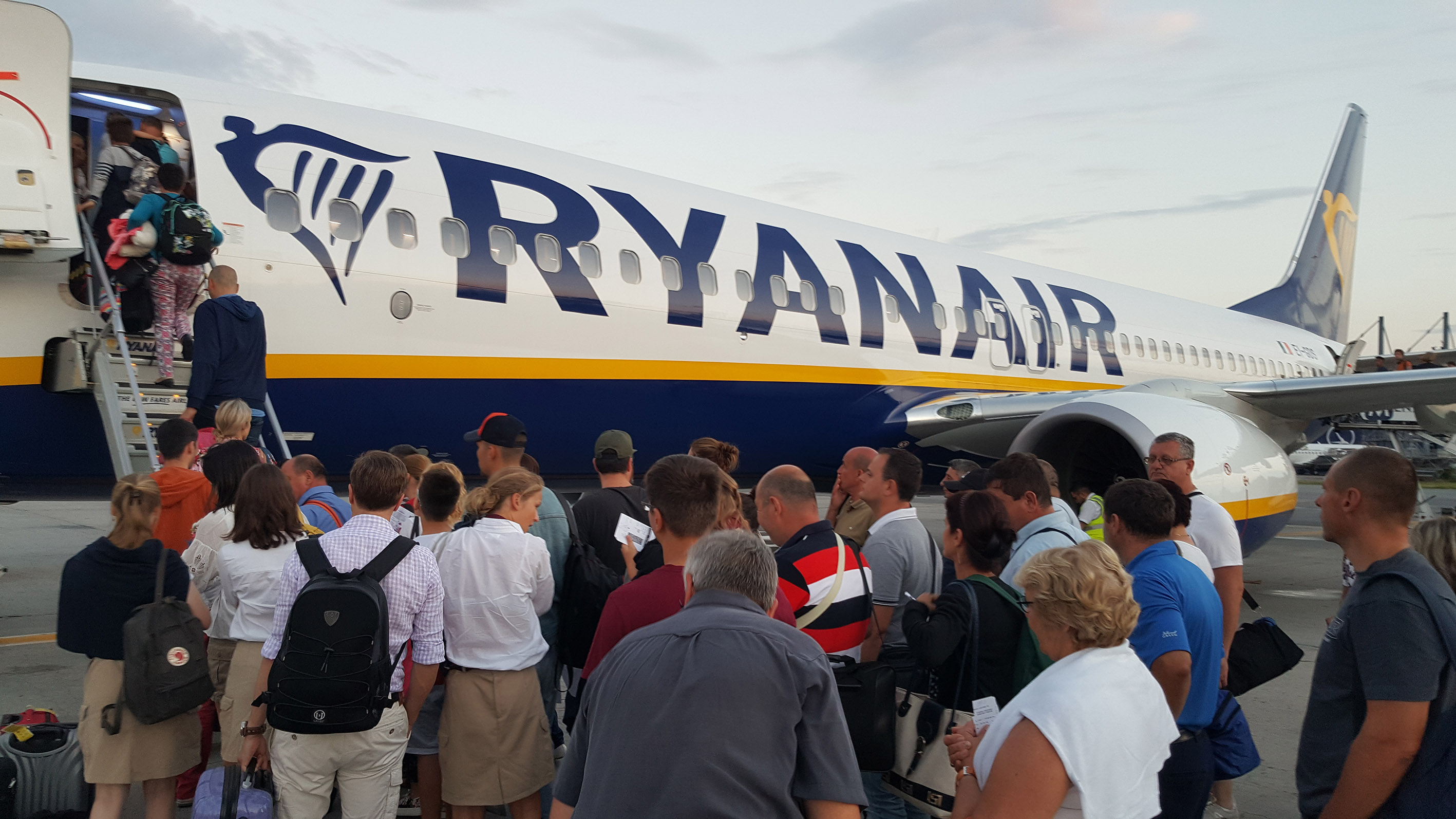 14 noi rute Ryanair din România
